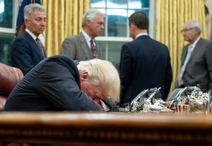 trump-sleeping-featured