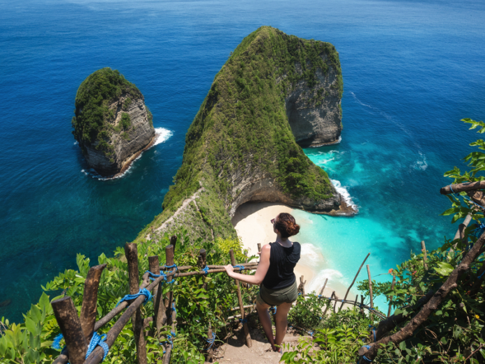 Tourist Falls to Death Off 600-Foot Cliff in Paradise (Bali cliffs dreamstime_s_219888808)